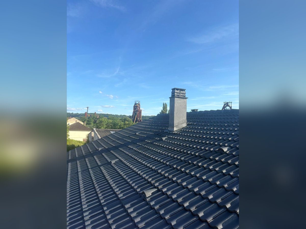 Toiture après application d'un hydrofuge, secteur Longwy, par Calmel Couverture