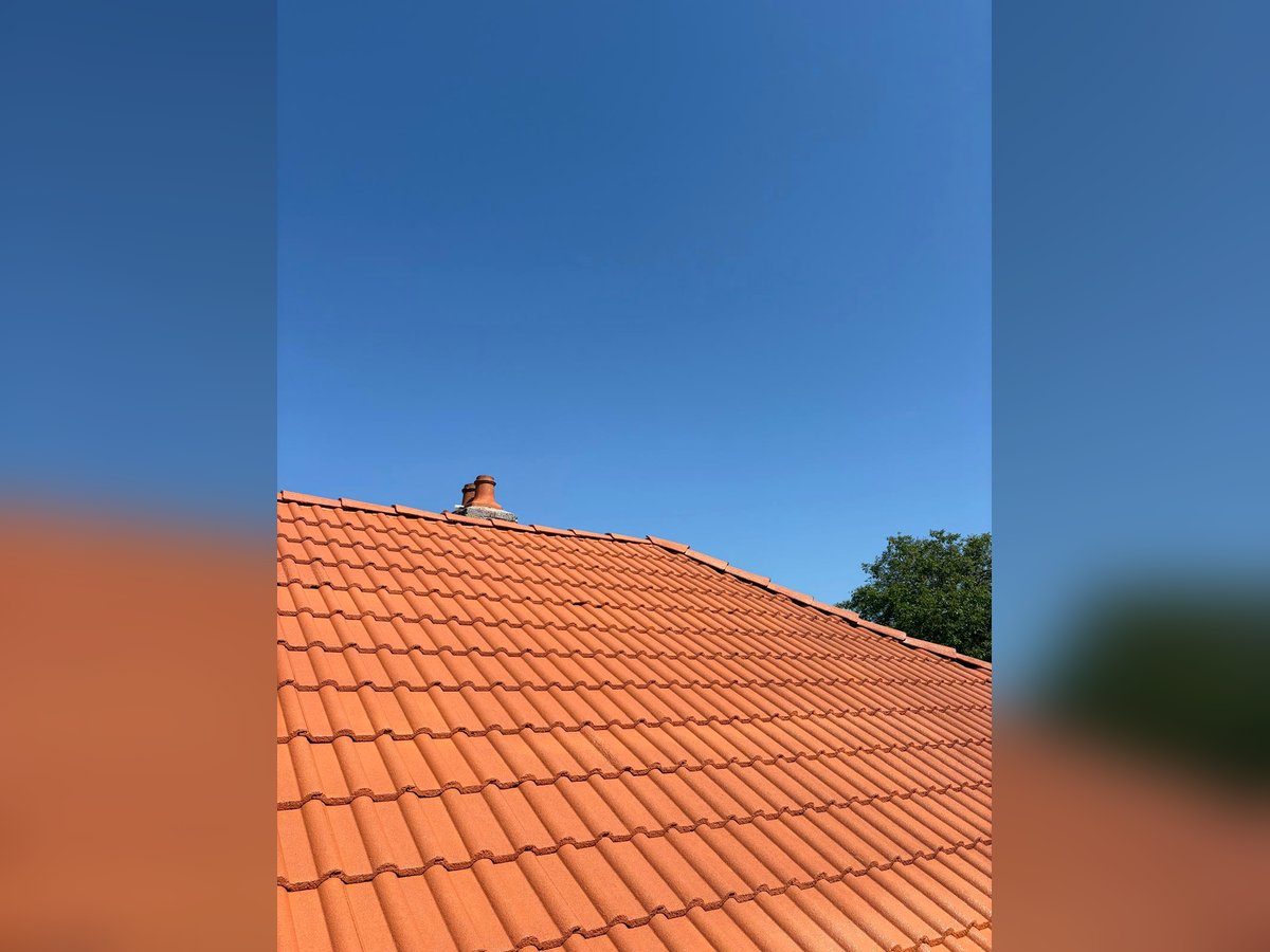 Nettoyage haute pression et hydrofuge coloré d'une toiture secteur Nancy par Calmel Couverture