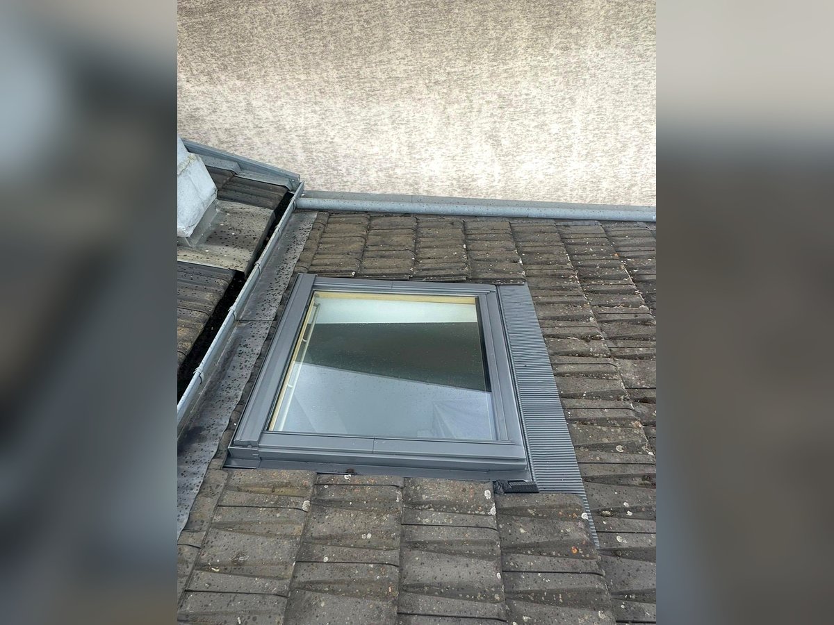 Fenêtre de toit (Velux) posée par Calmel Couverture avec raccords étanches